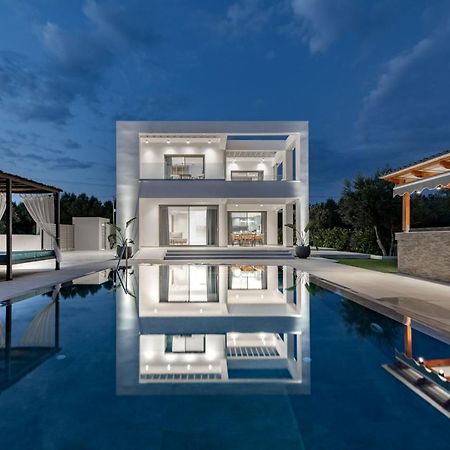 Antonia Villa - Luxurious Serenity With Private Pool, By Zantewize Kalipádhon Exterior photo
