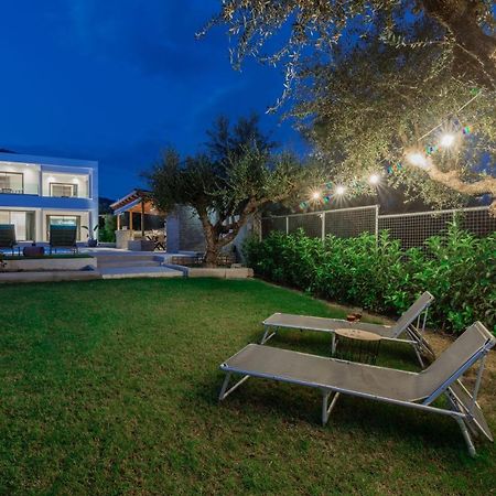 Antonia Villa - Luxurious Serenity With Private Pool, By Zantewize Kalipádhon Exterior photo
