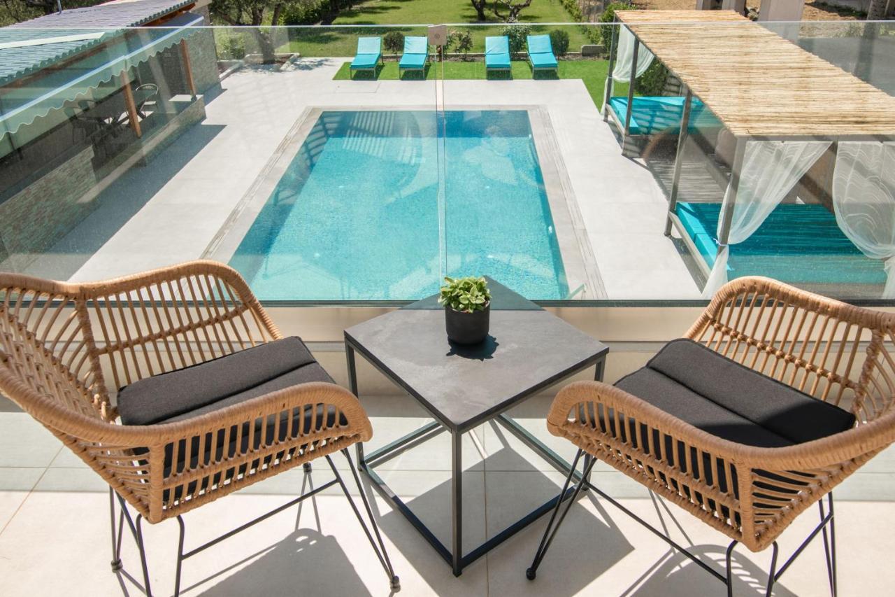 Antonia Villa - Luxurious Serenity With Private Pool, By Zantewize Kalipádhon Exterior photo