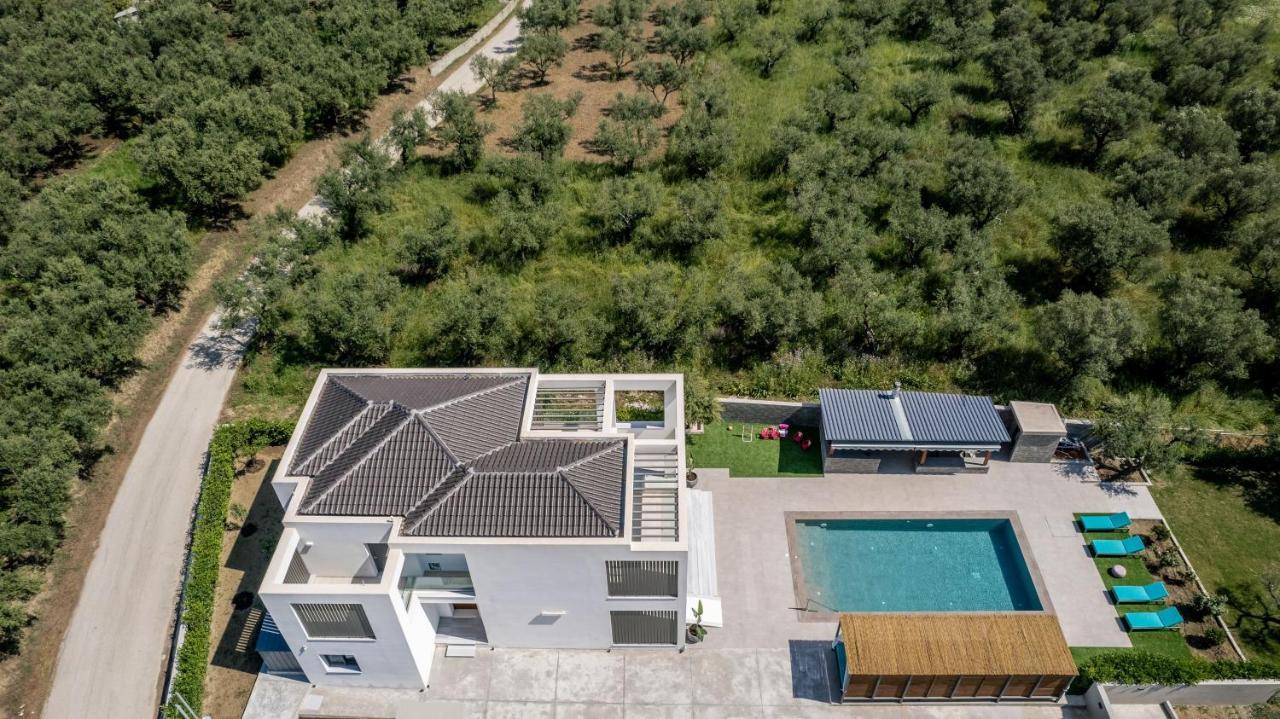 Antonia Villa - Luxurious Serenity With Private Pool, By Zantewize Kalipádhon Exterior photo