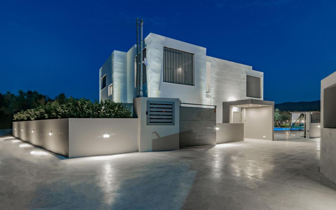 Antonia Villa - Luxurious Serenity With Private Pool, By Zantewize Kalipádhon Exterior photo