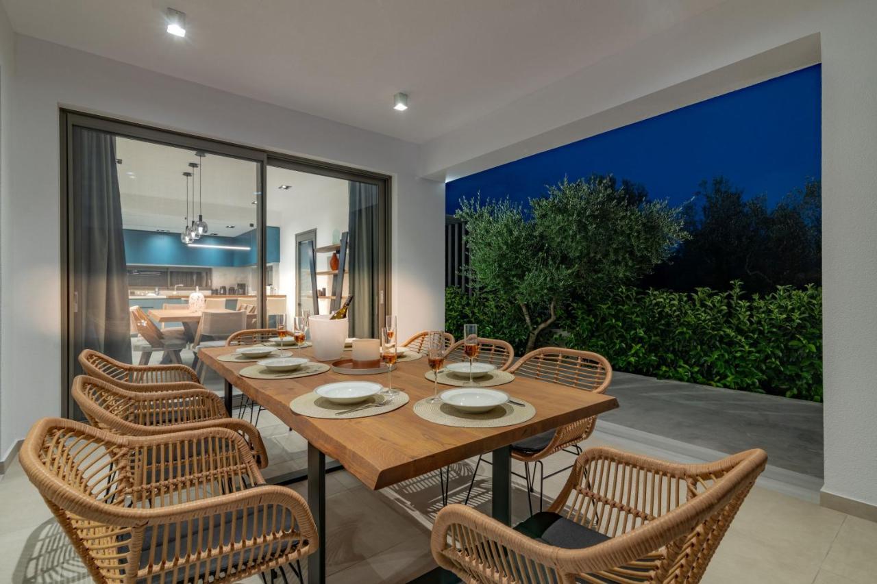 Antonia Villa - Luxurious Serenity With Private Pool, By Zantewize Kalipádhon Exterior photo