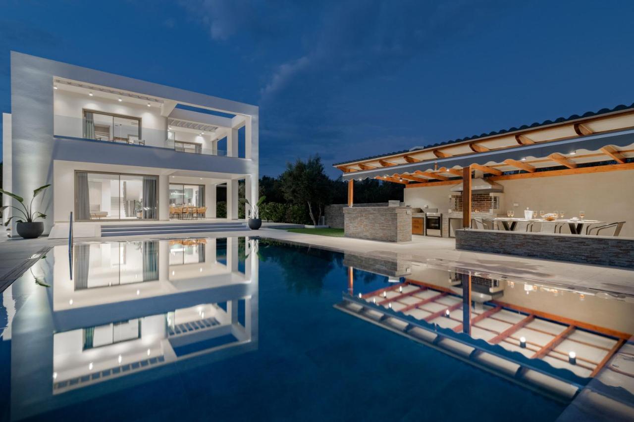 Antonia Villa - Luxurious Serenity With Private Pool, By Zantewize Kalipádhon Exterior photo