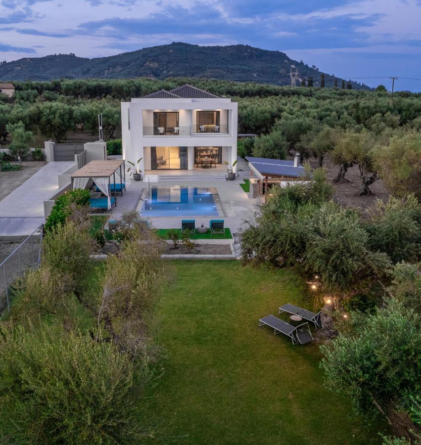 Antonia Villa - Luxurious Serenity With Private Pool, By Zantewize Kalipádhon Exterior photo
