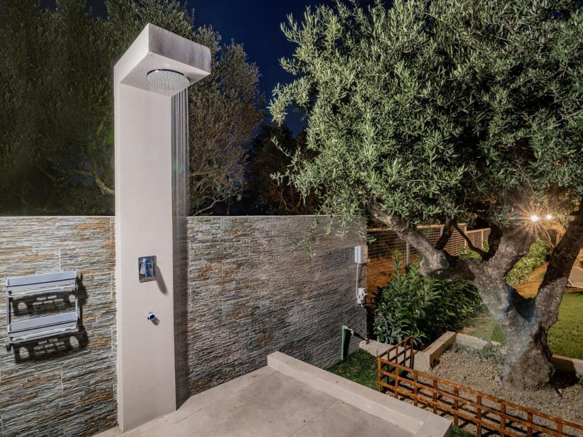 Antonia Villa - Luxurious Serenity With Private Pool, By Zantewize Kalipádhon Exterior photo